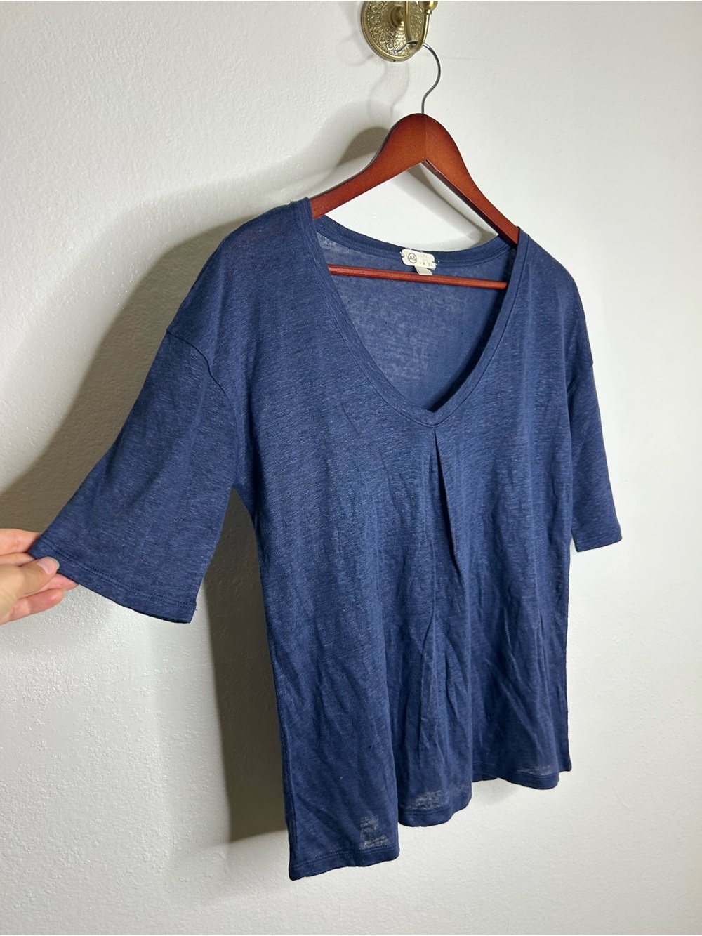 AG 100% Linen Navy Blue Short Sleeve V - Neck Knit T - Shirt Size Small